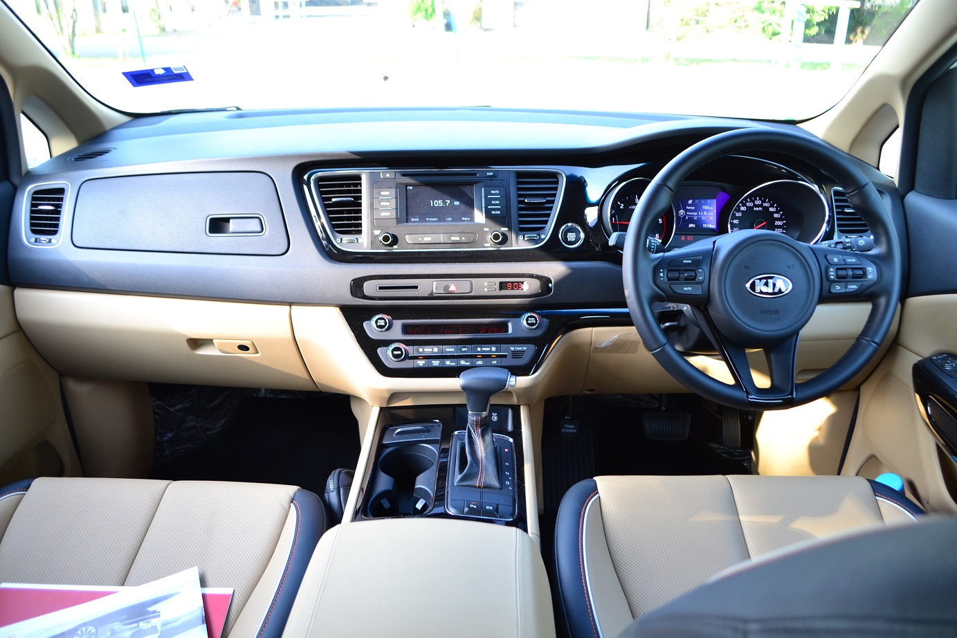 2019 Kia Grand Carnival 2.2D SX Executive Interior & Exterior Images -  Photos & Gallery