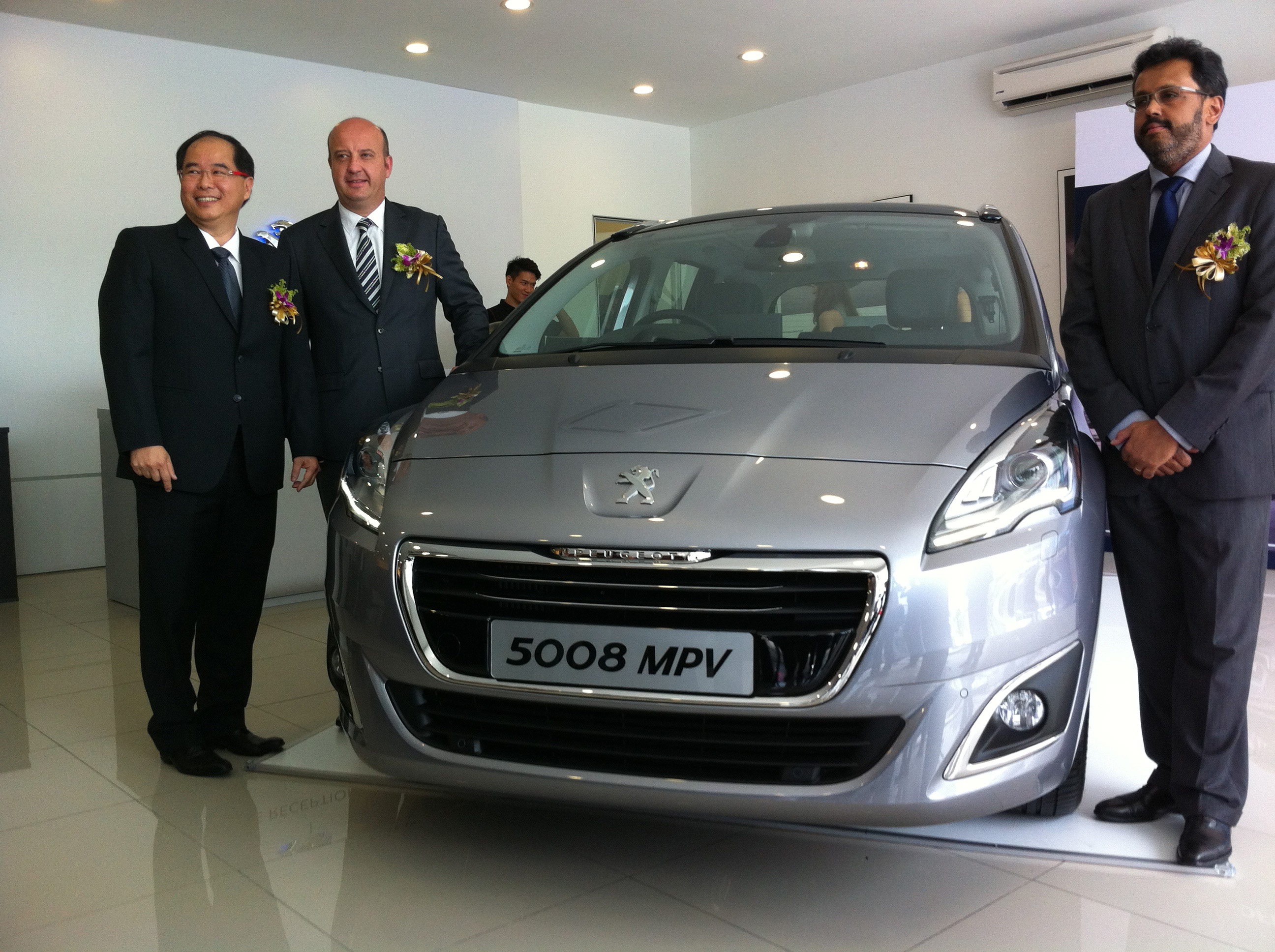 Peugeot 5008 review: 'Ambitious, sophisticated and good looking… how  French', Motoring